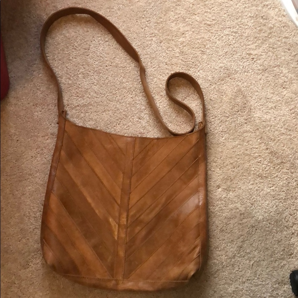 Magnolia crossbody